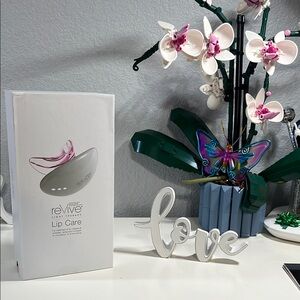 Revive Light Therapy Lip Care Device